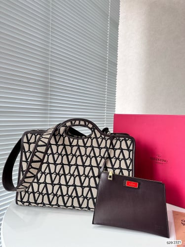 Valentino L”40*25” W box