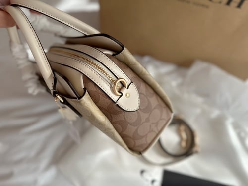 W box |حقيبة COACH