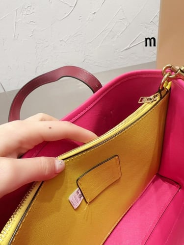 Coach76_Wbox_26x23cm