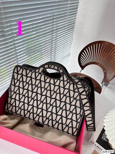 Valentino L”40*25” W box