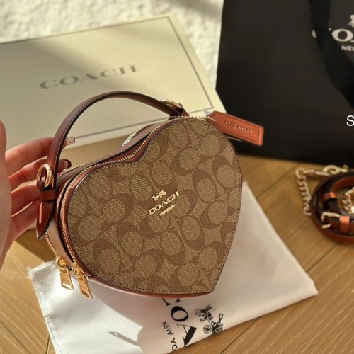 Coach heart bag|Wbox|18x14