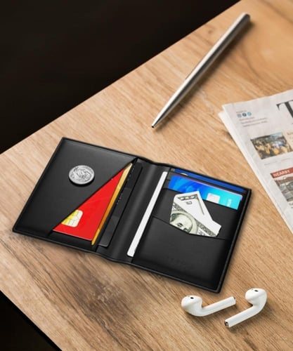 ليفيلو جلد طبيعي ثنائي الطي مع منظم جيب بشعار منقو...