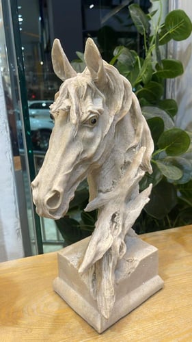 مجسم رأس حصان فاخر بتصميم فني راقٍ