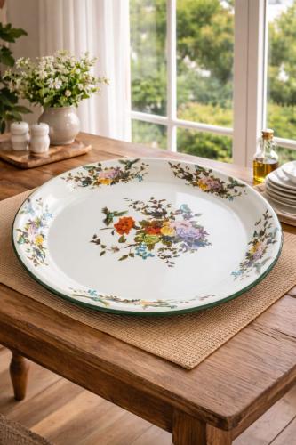 صحن تقديم كلاسيكي بنقشة زهور أنيقة