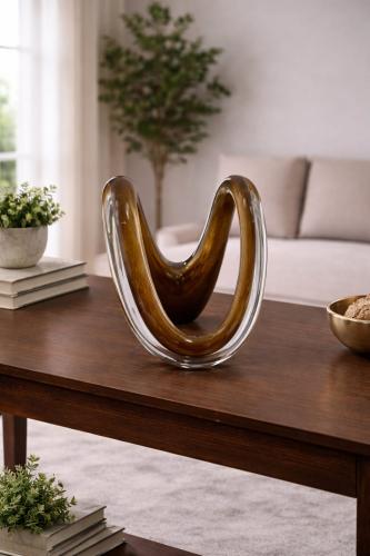 مجسّم زجاجي فني بتصميم انسيابي فاخر