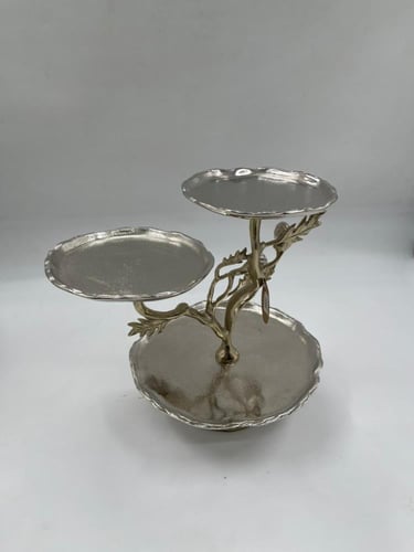 ستاند تقديم معدني ثلاثي الطوابق