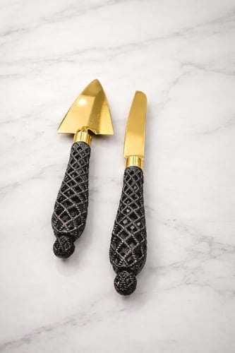 طقم سكين وملعقة تقديم الكيك الفاخر بتصميم مجدول أس...