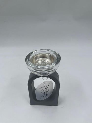 مبخرة عصرية بقاعدة سوداء أنيقة ووعاء زجاجي شفاف