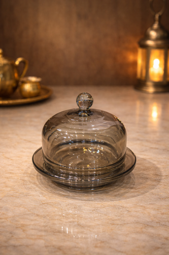 قطعة زجاجية شفافة تحافظ على نضارة الحلويات وتضيف ل...