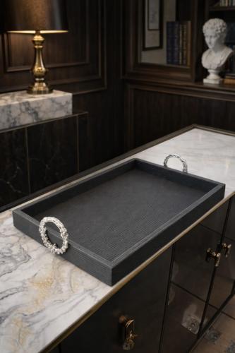 صحن تقديم جلد فاخر بمقابض معدنية أنيقة – صناعة هند...