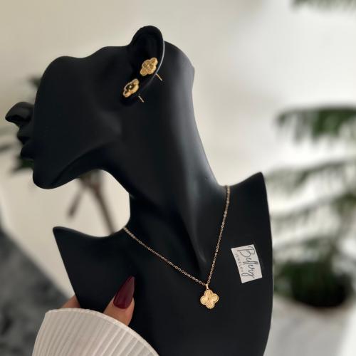 سلسال مع حلق وردة ذهبي