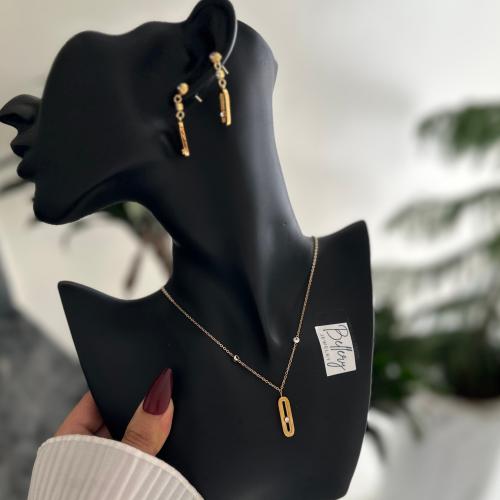 سلسال مع حلق ذهبي متدلي