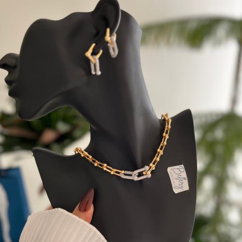 طقم سلسال وحلق ذهبي بفضي شامل الملحقات