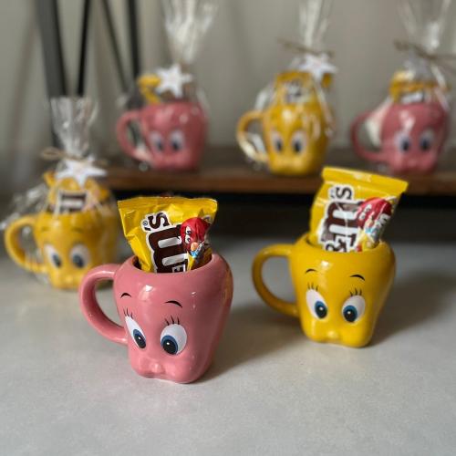 هدايا اطفال | كوب تويتي مع شوكلاتة ام اند امز