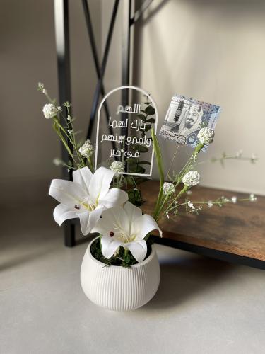 فازة ورد صناعي