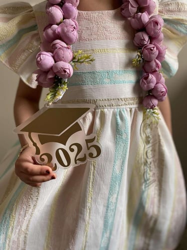 عقد تخرج ورد صناعي اطفال