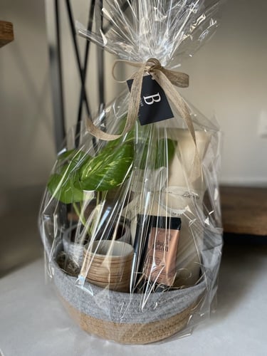 هدية ود | نبته طبيعية مع قهوة وكوب وبطانية