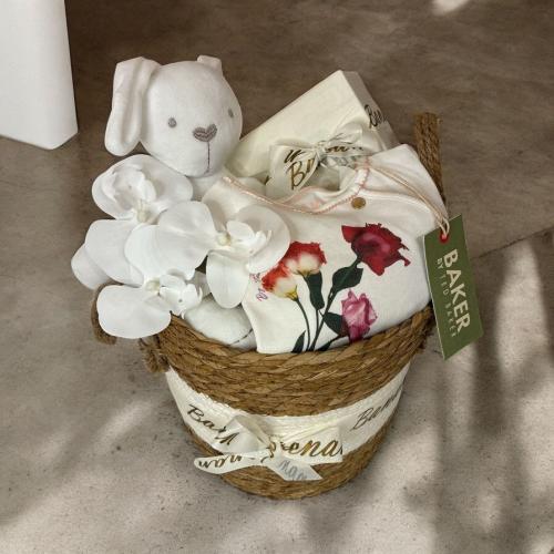 هدية مولودة تيد بيكر