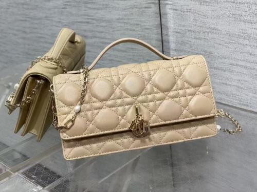 ديور ليدي كلاتش مقاس 21cm