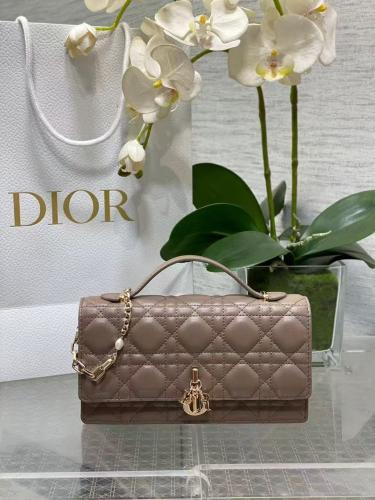 ديور ليدي كلاتش مقاس 21cm