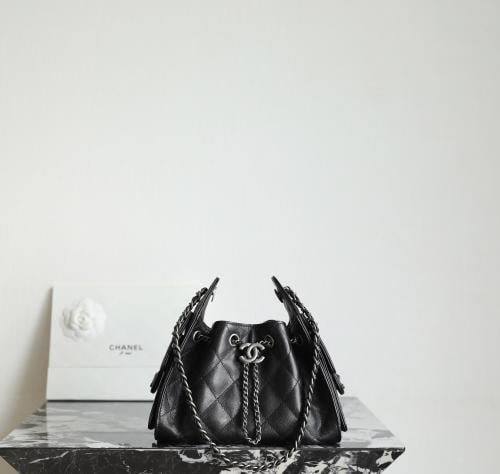 Chanel size 22cm