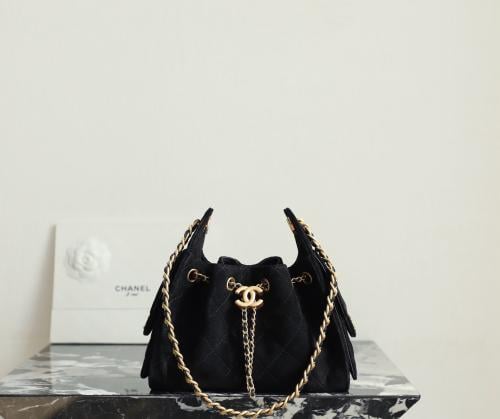 Chanel size 22cm