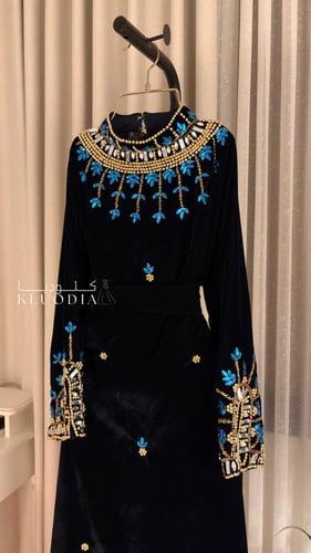 جلابيه مخمليه فخمه بفصوص لون كحلي