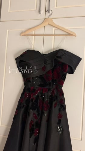 فستان سهره اسود بتدخيلة ورود مخمليه