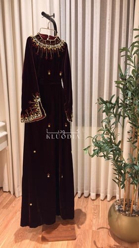 جلابيه مخمليه راقيه بفصوص لون عودي