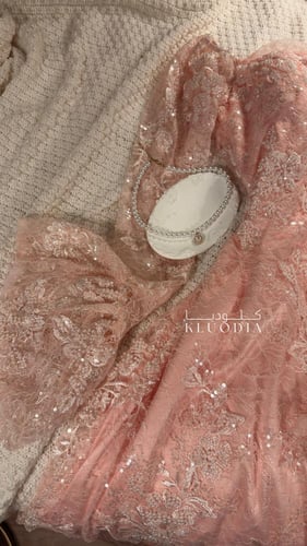 فستان سهره فخم وردي ب اكمام طويله