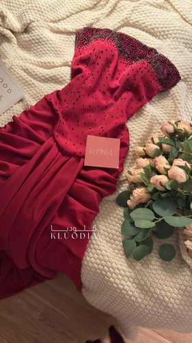 فستان مناسبات عنابي + شال منفصل