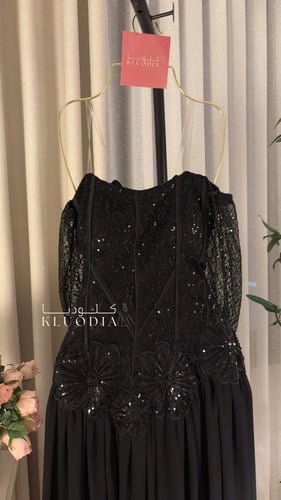 فستان اسود سهره طويل