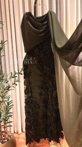 فستان ساتر لون زيتي بشال منسدل