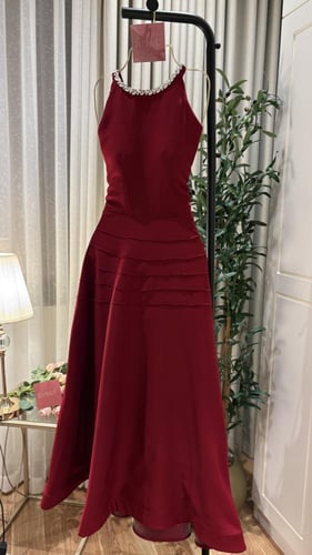 فستان احمر ناعم