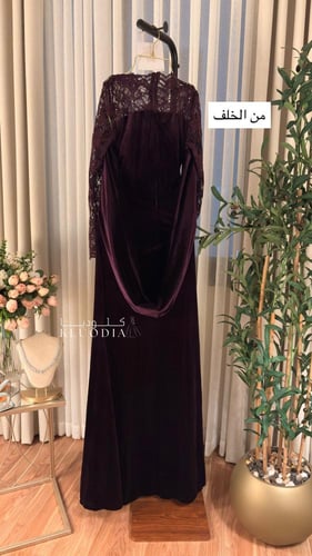 فستان مخمل ساتر ب اكمام دانتيل