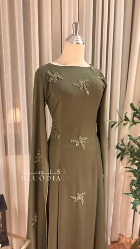 فستان ساتر ب اكمام طويله واسعه