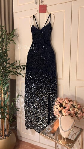 فستان مخمل طويل بترتر كحلي وابيض