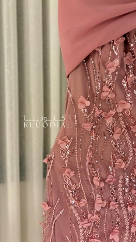 فستان سهره فخم بشال جانبي منسدل