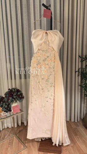 فستان سهره مورد فخم سكري بكسرات جانبيه