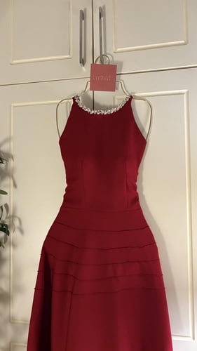 فستان احمر ناعم