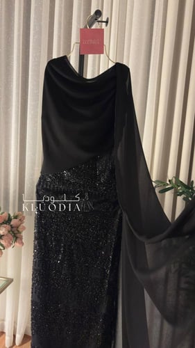 فستان اسود ساتر فخم بشال منسدل