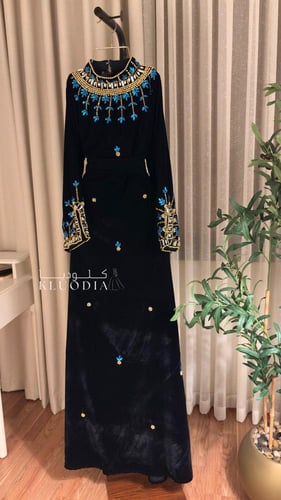 جلابيه مخمليه فخمه بفصوص لون كحلي