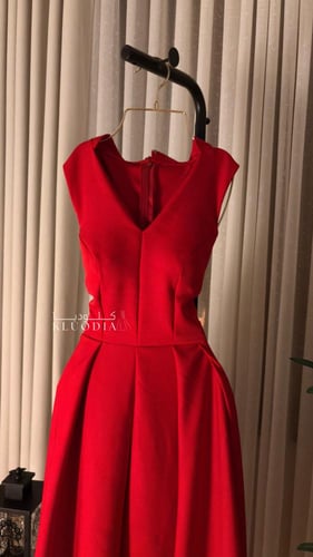 فستان عيد احمر بقطعه خارجيه ساتره