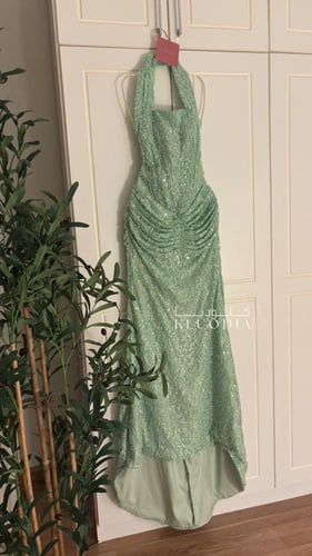 فستان سهرة مطرز