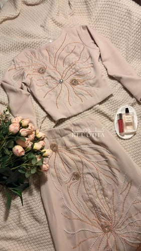 طقم عيد انيق مزين بتطريز