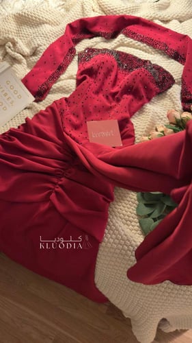 فستان مناسبات عنابي + شال منفصل