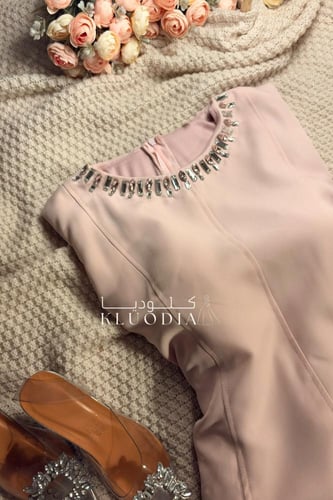 فستان عيد انيق مزين بفصوص