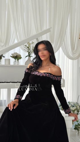 فستان مخمل طويل ساتر