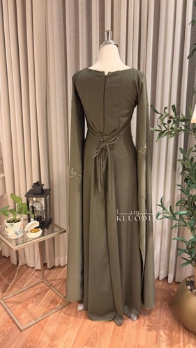 فستان ساتر ب اكمام طويله واسعه