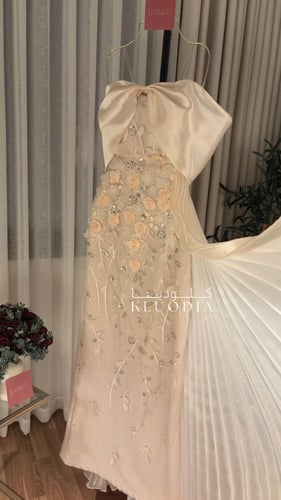 فستان سهره مورد فخم سكري بكسرات جانبيه